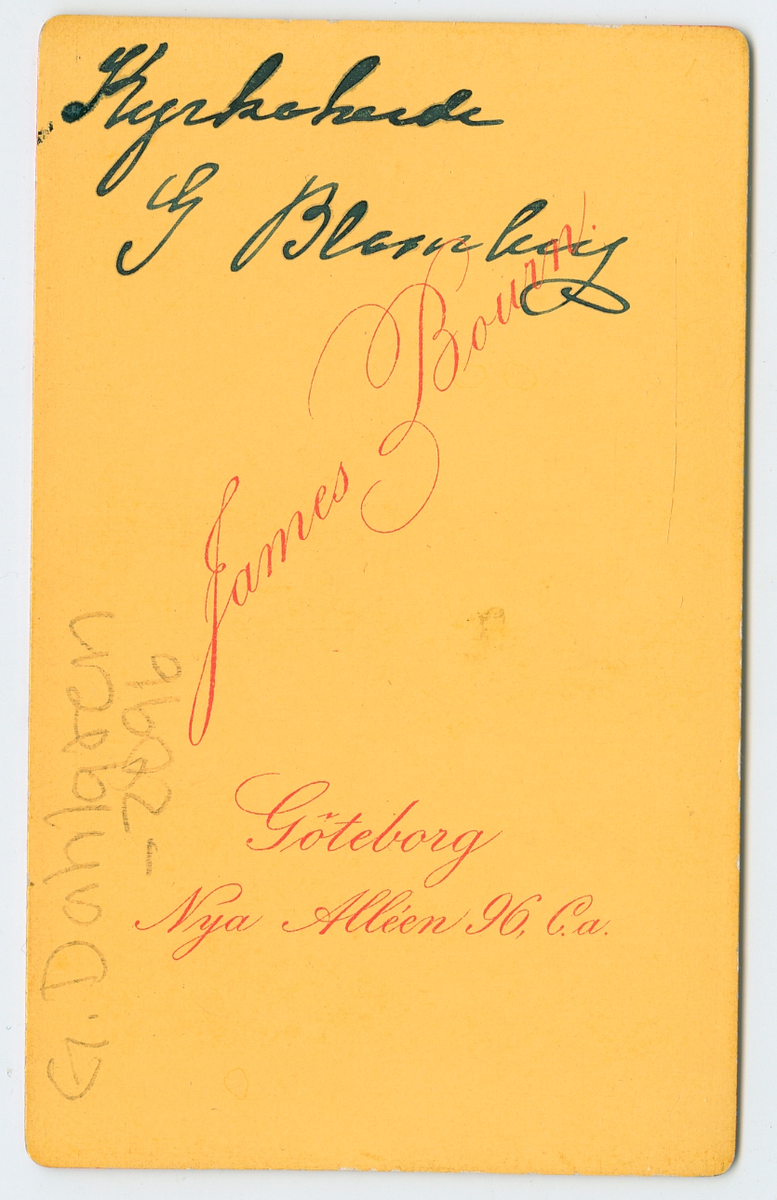 På kuvertet står följande information sammanställd vid museets första genomgång av materialet: Kyrkoh. G. Blomberg