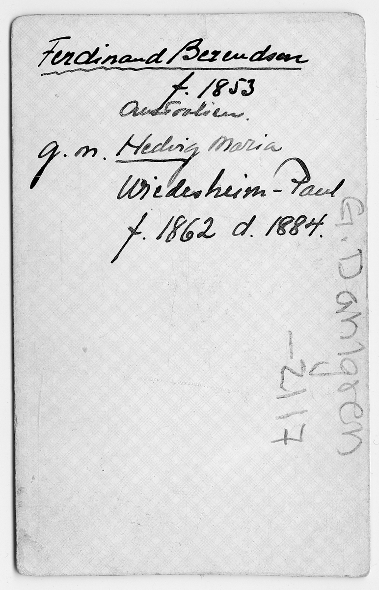 På kuvertet står följande information sammanställd vid museets första genomgång av materialet: Ferdinand Bezendson f.1853 g.m H. W. Paul f. 1862 d.1884