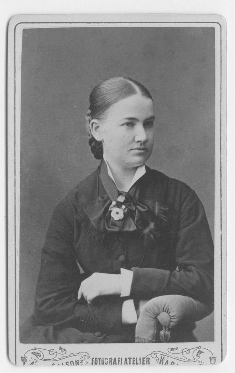 På kuvertet står följande information sammanställd vid museets första genomgång av materialet: Fotograf Angelina Dahlgren?