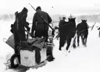 Snöplogning med häst i Dalarna mars 1945.