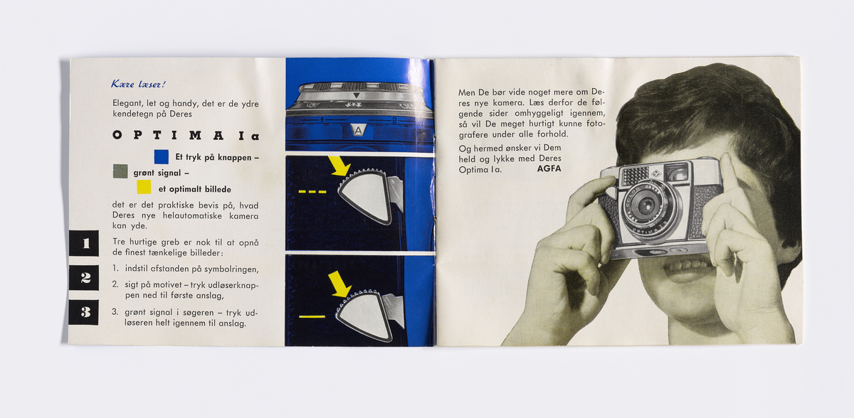 Bruksanvisning til kameramodell Optima 1a produsert av Agfa fra 1962. Bruksanvisningen er på dansk med både tekst og illustrasjon. Optima 1a var et tidlig helautomatisk kamera.

Samlingen består av diverse fotoutstyr og andre gjenstander som har tilhørt Synnøve Brændshøi sitt fotoatelier. De fleste er nok fra 1940- og 50-tallet.