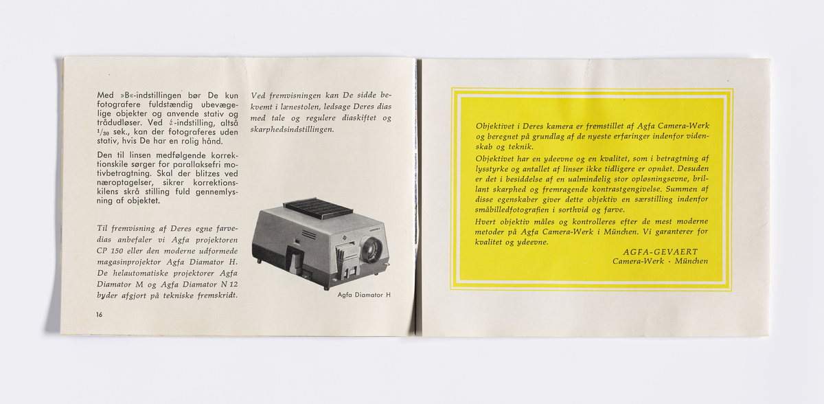 Bruksanvisning til kameramodell Optima 1a produsert av Agfa fra 1962. Bruksanvisningen er på dansk med både tekst og illustrasjon. Optima 1a var et tidlig helautomatisk kamera.

Samlingen består av diverse fotoutstyr og andre gjenstander som har tilhørt Synnøve Brændshøi sitt fotoatelier. De fleste er nok fra 1940- og 50-tallet.