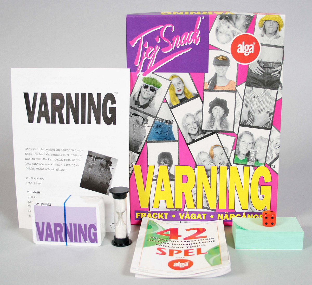 Spel för 3-6 spelare från 11 år.

Innehåller: 110 kort med påståenden och utmaningar, anteckningsblock, tärning, protokollblock, timglas och spelinstruktion.

I kartong med fotografier av flickor och texten: "Varning Tjejsnack - fräckt - vågat - närgånget".