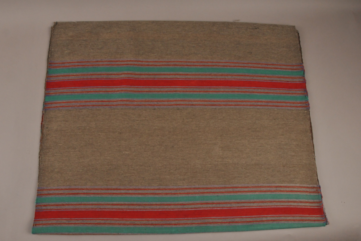 Kypert-binding. Korskypert. Renning brunt bomullsgarn, 1-trådars. Innslag: tynt 1-tråd. ullgarn.  14 cm breie border med 24,5 cm mellomrom. 2 lengder
