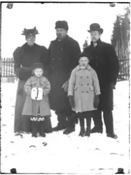 Bak f.v.: Gonetta Brandsar (f. Faukstad 1963), Christi Brand