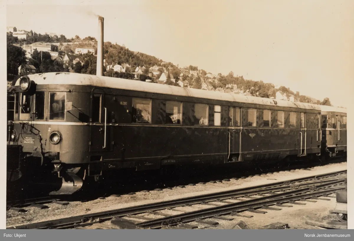 Dieselelektrisk motorvogn Bmdeo type 10b nr. 18295 i Lodalen i Oslo