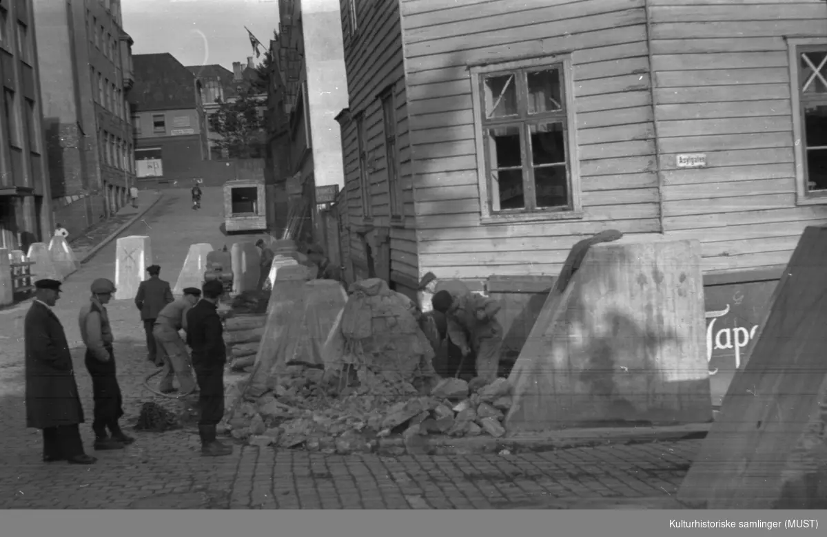 fjerning av Hitlertenner fra Torget