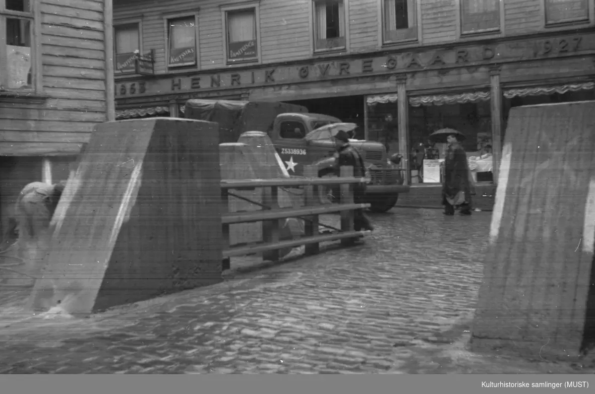 Hitlertenner i  Torget