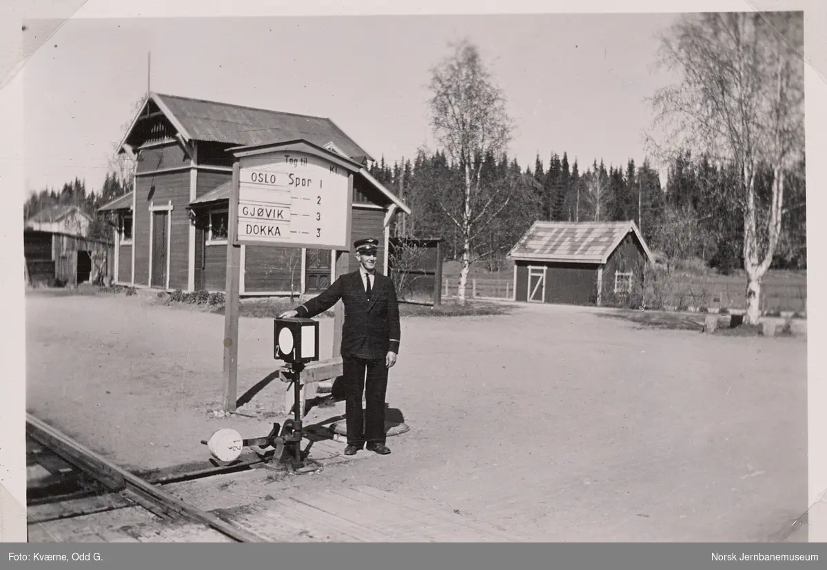 Stasjonsformann Martin Nordsveen på Eina stasjon