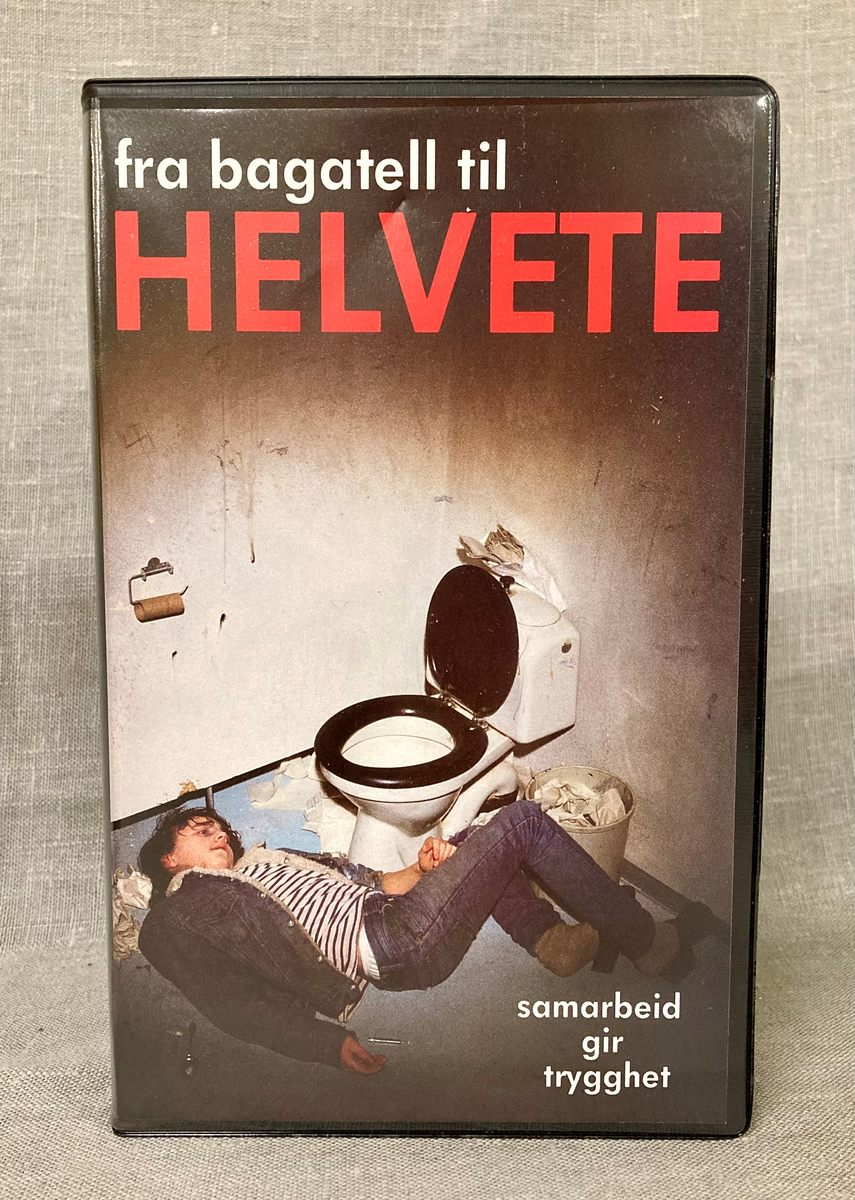 Plakater, kassetter (både enkeltkassetter og sett med fire kassetter i hvert) brosjyrer, samt videopptak fra Konstablenes Maggabands konsert på Heimdal 12.04.1988. 

Dokumenter: Evalueringsrapport for kampanjen "Fra bagatell til helvete" utarbeidet av Sintef i september 1988.

"Trondheim politikammers hovedstrategier for forebygginag av kriminalitet og ulykker 1992/1993" og "Trondheim politikammers tiltaksplan for første halvår 1992" bl.a materiell til kampanjene "Bevisst bevisstløs" og "Gjengen eller ingen".