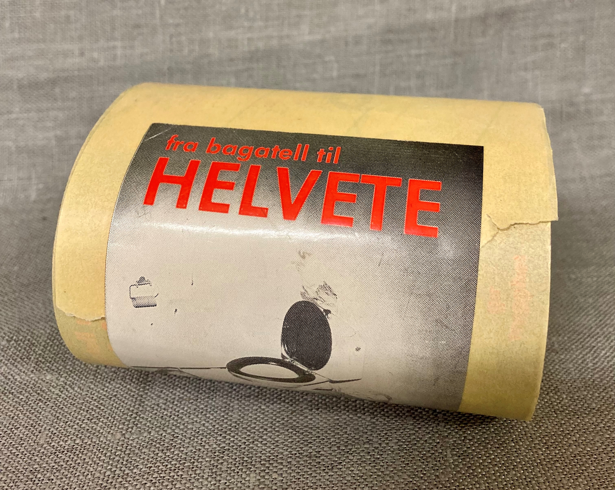 Kampanjemateriell. To ruller klistermerker.