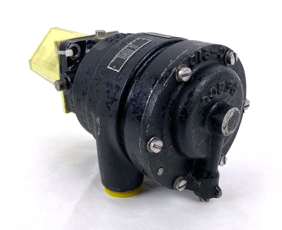 Vacuumpump för flygmotor Daimler-Benz DB 605B. Amerikansk Pesco S 207C licenstillverkad i Sverige av System Paulin AB och AB Tönseth & Co.