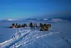 Fjällmarschen inleds på Vita blixten med strålande sol och puderlätt snö.