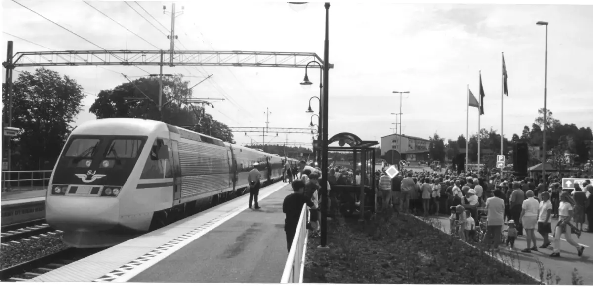 SJ X2000-tåg vid invigningen av Svealandsbanan den 9 juni 1997.
