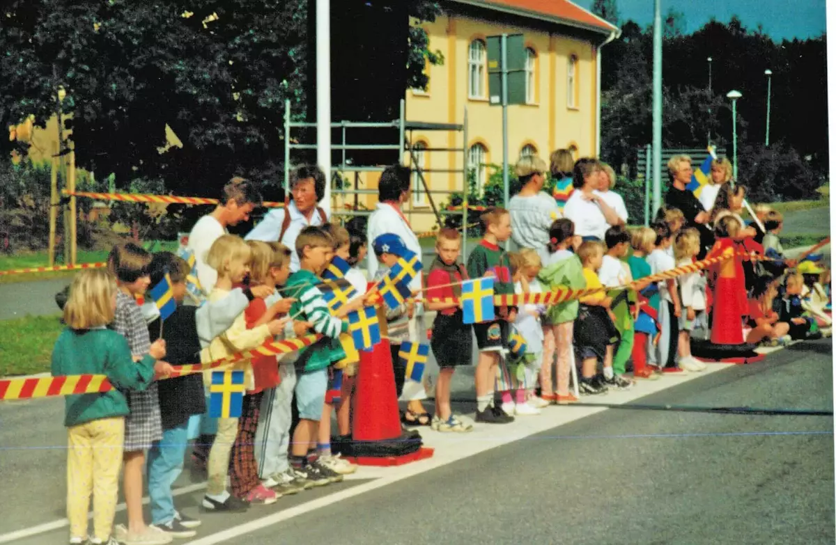 SJ X2000-tåg vid invigningen av Svealandsbanan den 9 juni 1997.