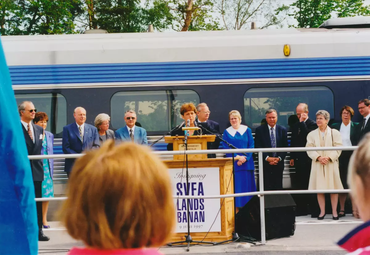 SJ X2000-tåg vid invigningen av Svealandsbanan den 9 juni 1997.
