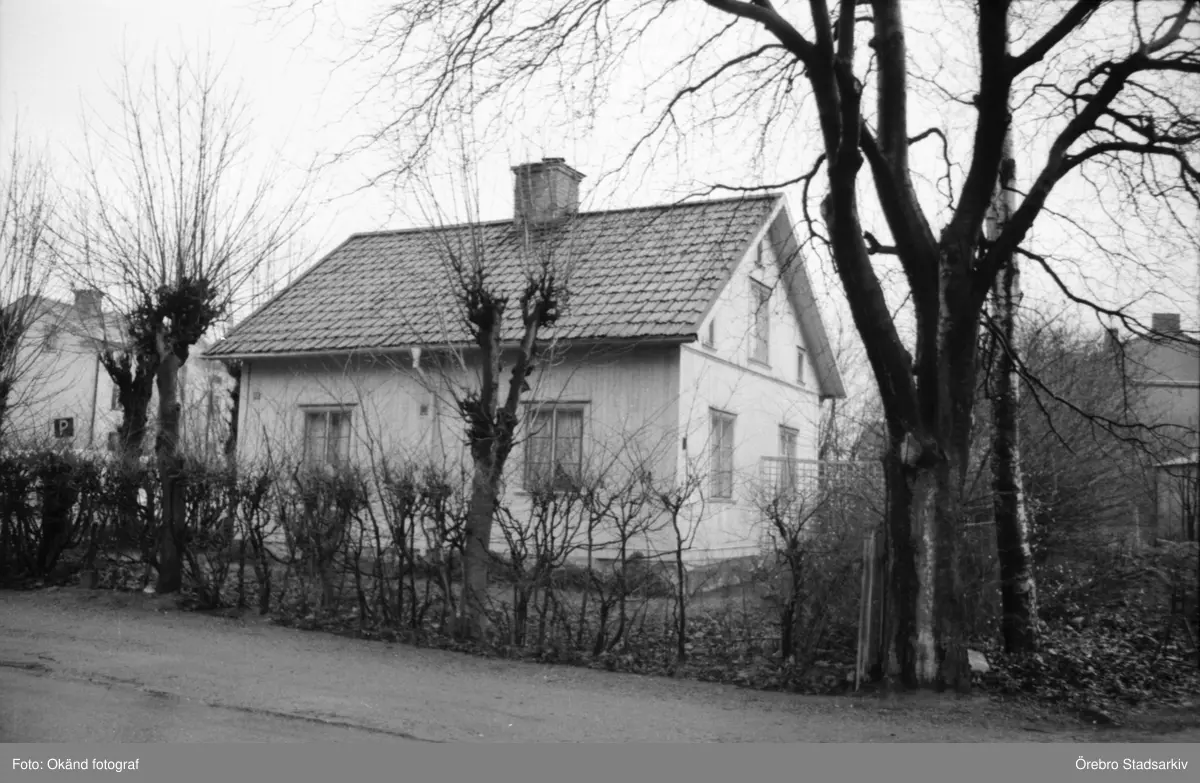 STUGA MED HÄCK