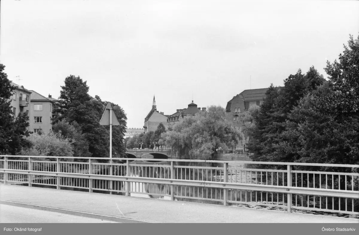 TREFALDIGHETSKYRKAN OCH VASABRON FRÅN BADHUSBRON