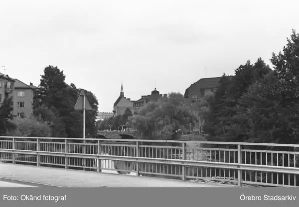 TREFALDIGHETSKYRKAN OCH VASABRON FRÅN BADHUSBRON
