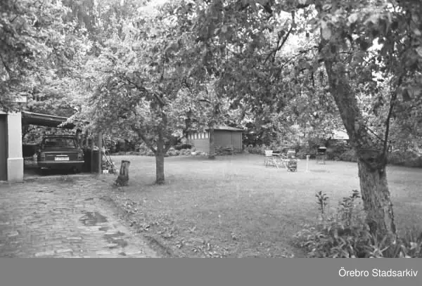 BILPARKERING PÅ GÅRDEN