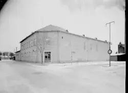 Varbergs fryshus i hamnen i korsningen Otto Torells gata - Ö