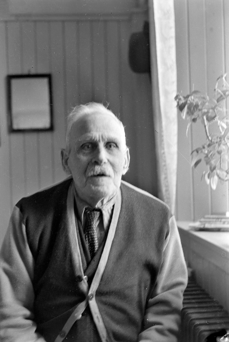 Lars Røvik fyller 90 år