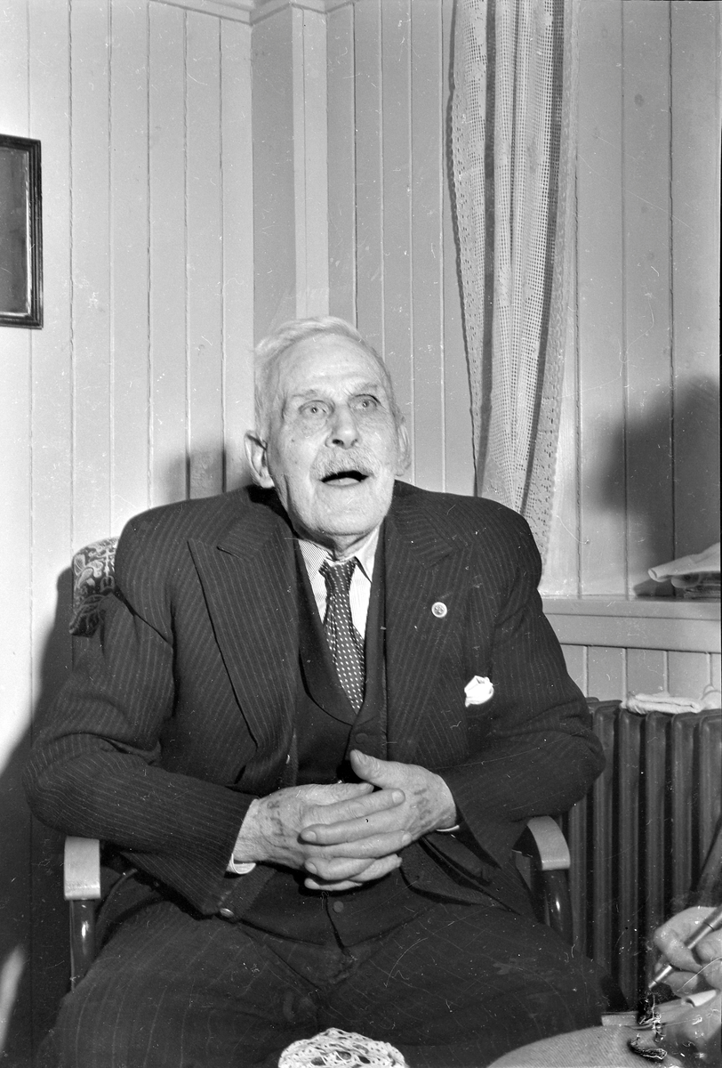 Lars Røvik fyller 90 år