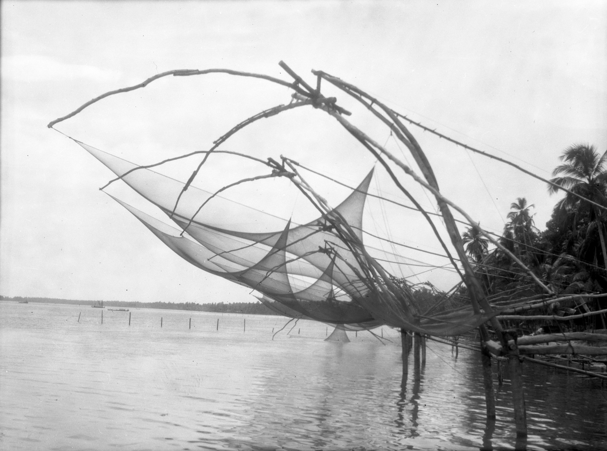 Fiskenett ved elven. India. Fotografie tatt i forbindelse med Elisabeth Meyers reise til India 1932-33.