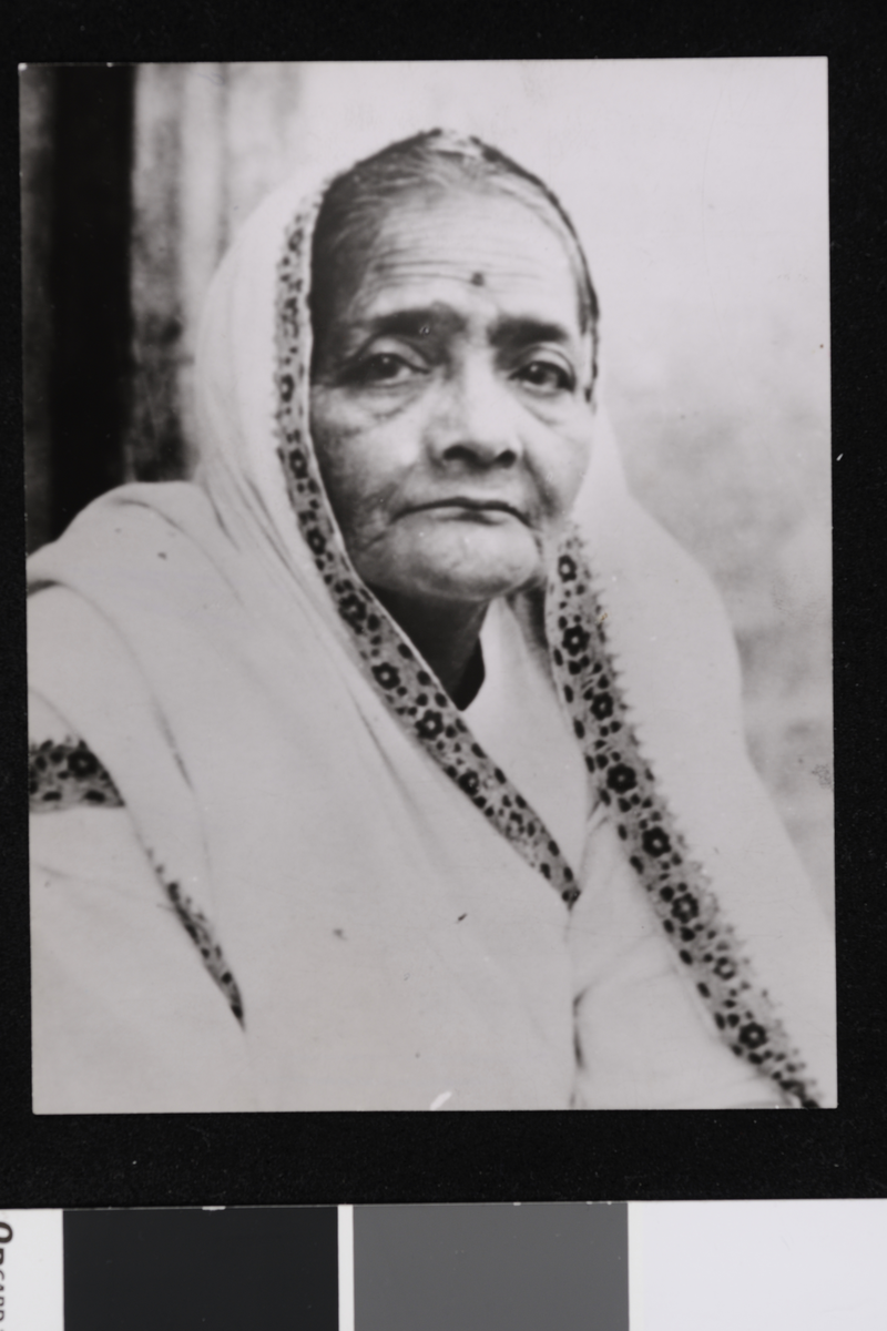 Fru Kasturba Gandhi. Fotografi samlet i forbindelse med Elisabeth Meyers reise til India 1932-33.
