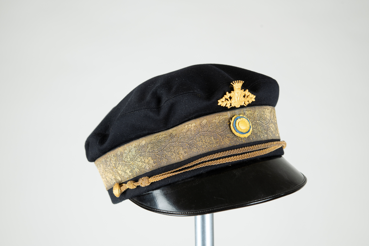 Anmärkning: Till parad- och landshövdingeuniform. Släpmundering.