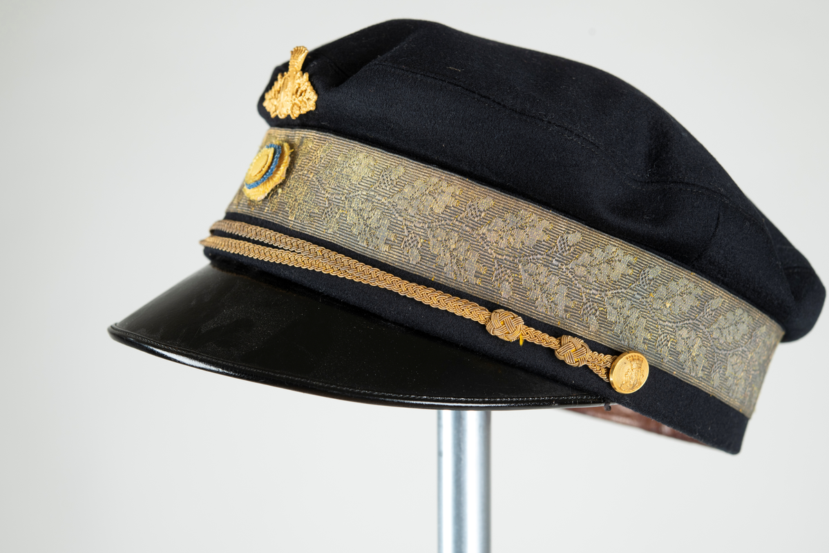 Anmärkning: Till parad- och landshövdingeuniform. Släpmundering.