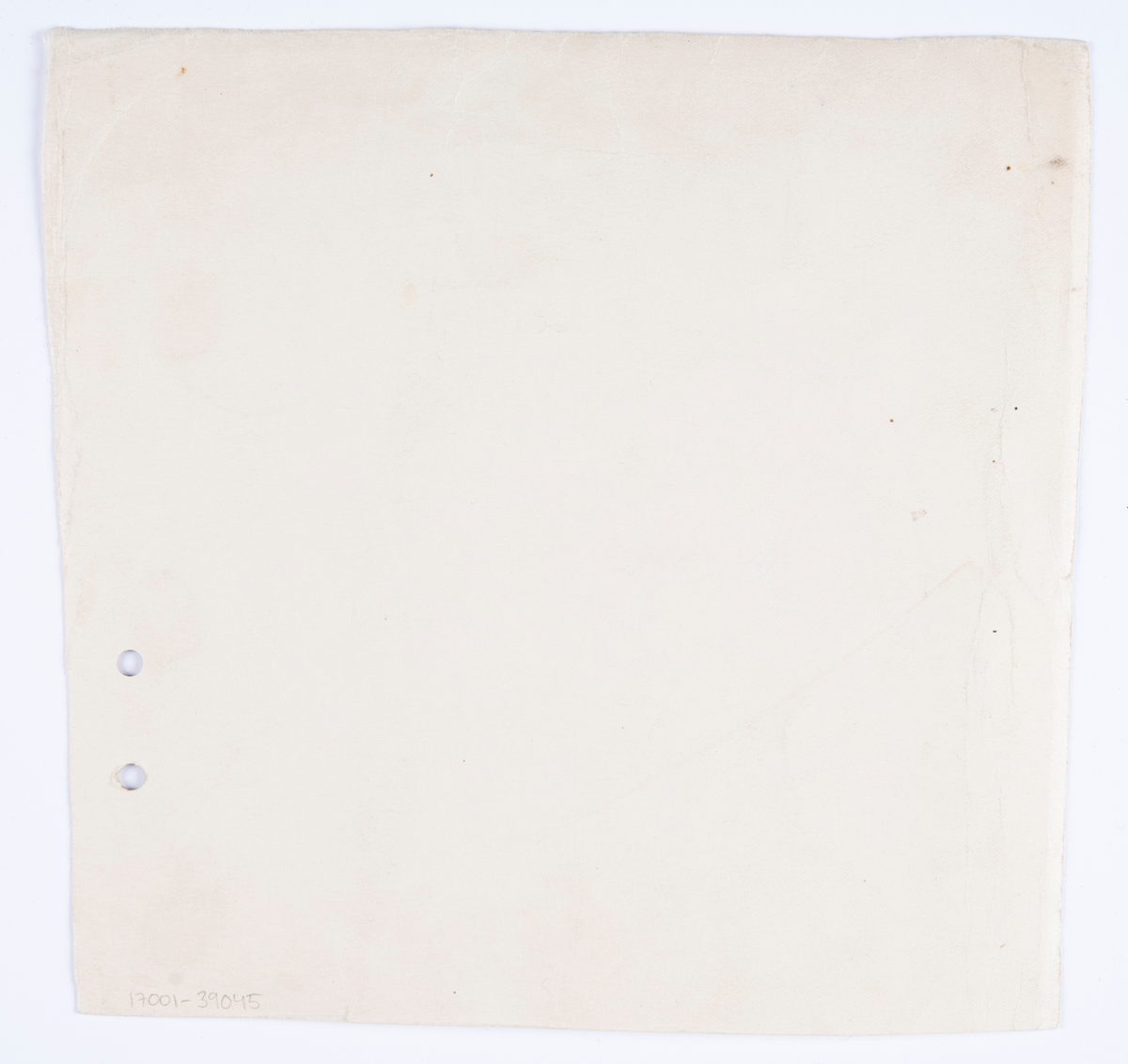 Skiss i akvarell. Murad öppen spis i hörn, dekor på krönet, vänstra sidan en person tilsammans med två fiskar, högra sidan en person på knä med armarna uppsträckta mot tre fåglar.