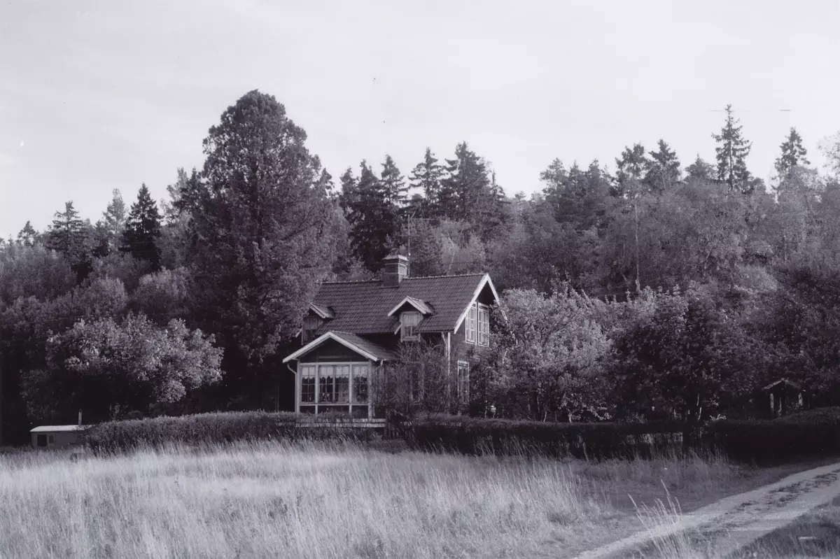Hus på Värmdövägen 768 i Sågtorp, Saltsjö-Boo. Huset finns kvar idag 2024. Foto okänt år.