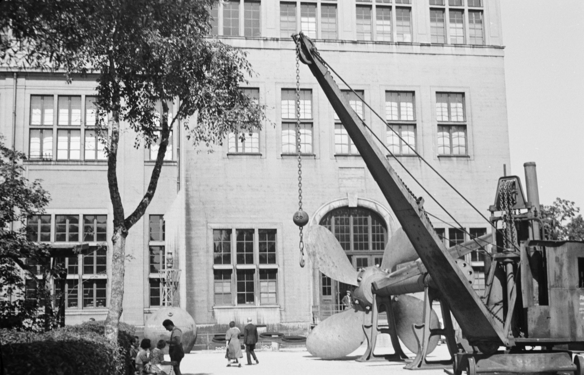 Utstilling av moderne teknikk, propell og kran, ved Deutsches Museum i München, Tyskland