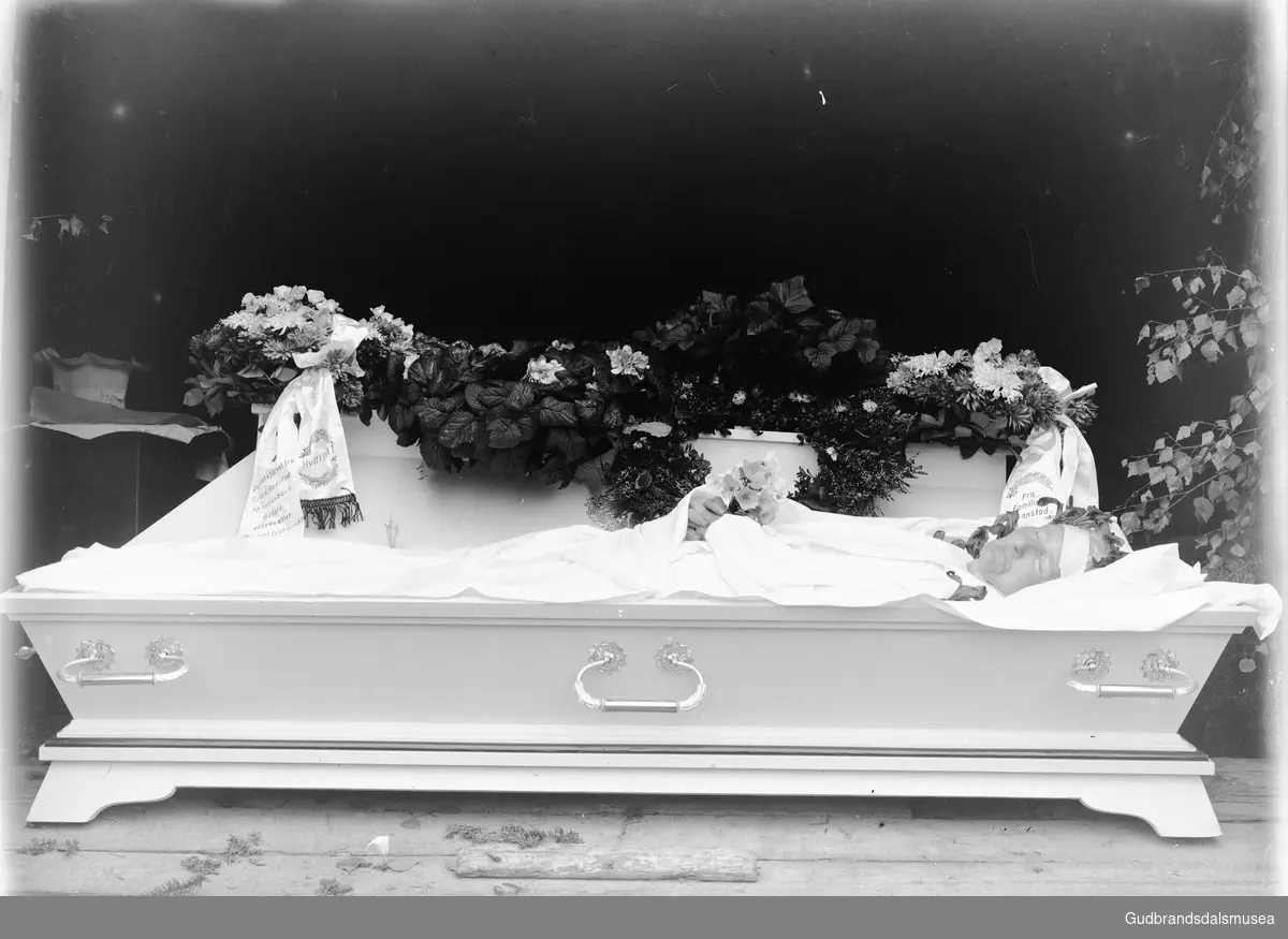 Ragnhild Skjelkvåle (f. Vang 1895) si gravferd