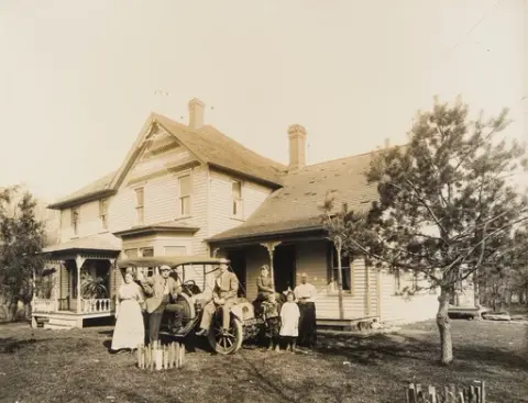 NORGE SOM AVSENDER- OG MOTTAKERLAND AV EMIGRANTER I ET HISTORISK PERSPEKTIV