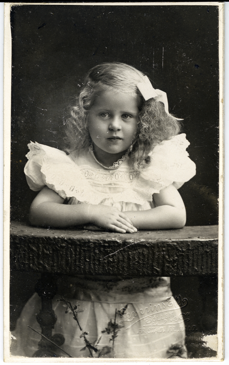Karen Agnes Skavhaugen (jente).
Bilde er fra fotoalbum GM.036888.