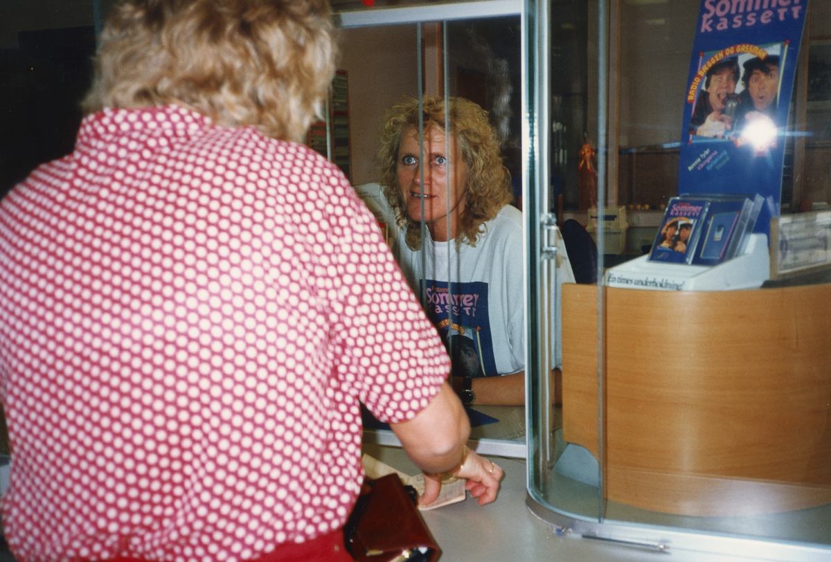 Lillestrøm postkontor. Aksjon Salg av Postens sommerkassett.