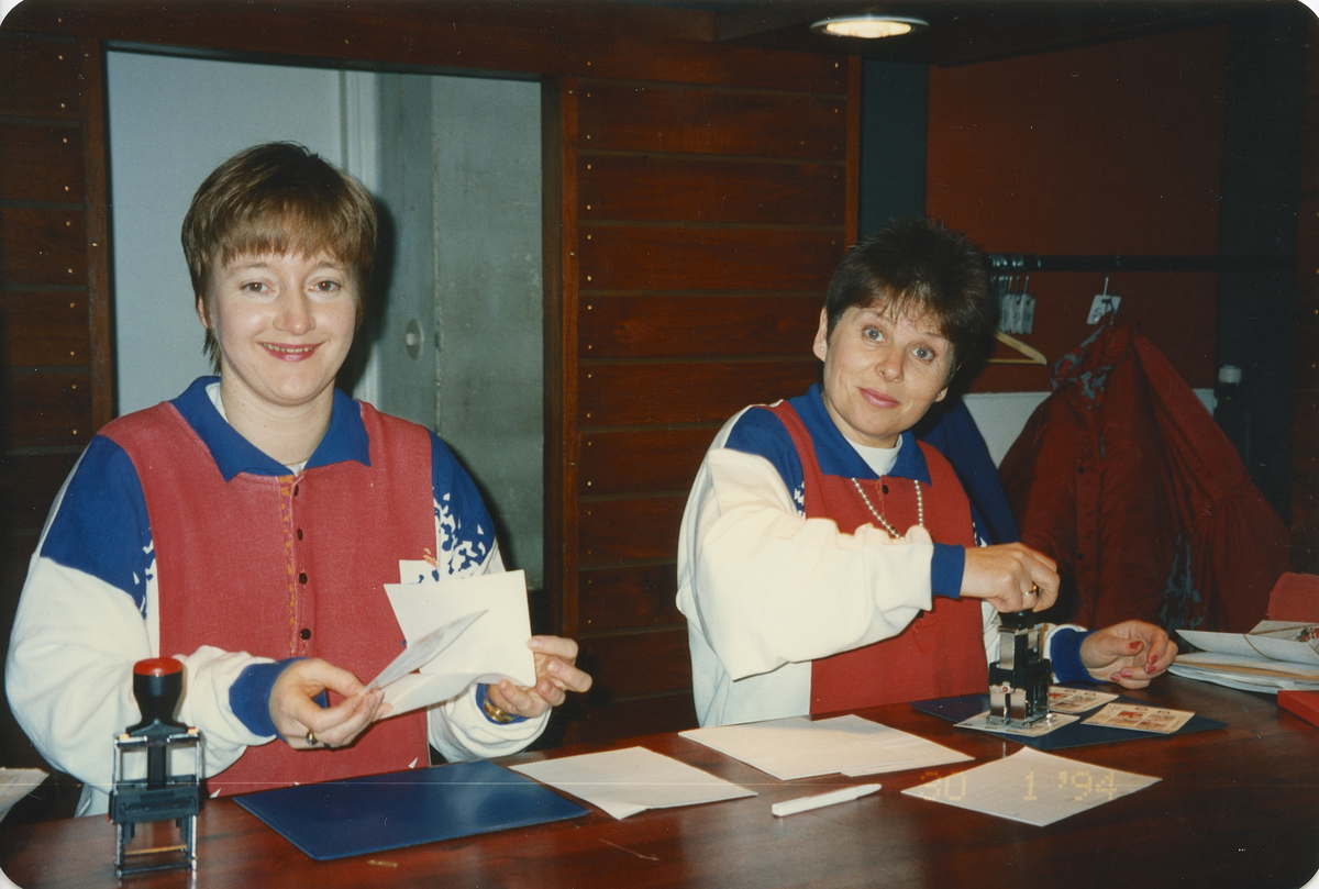 Lillestrøm postkontor. Fakkelstafetten ankom Lillestrøm postkontor søndag 30. januar 1994. Nattåpent for kunder til kl. 24.00. Stempling med særstempel.