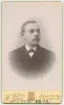 Porträtt på Stephen Nordström Född 4 december år 1869. Rentierbokhållare ägde huset på Barnarpsgatan 27 i Jönköping.