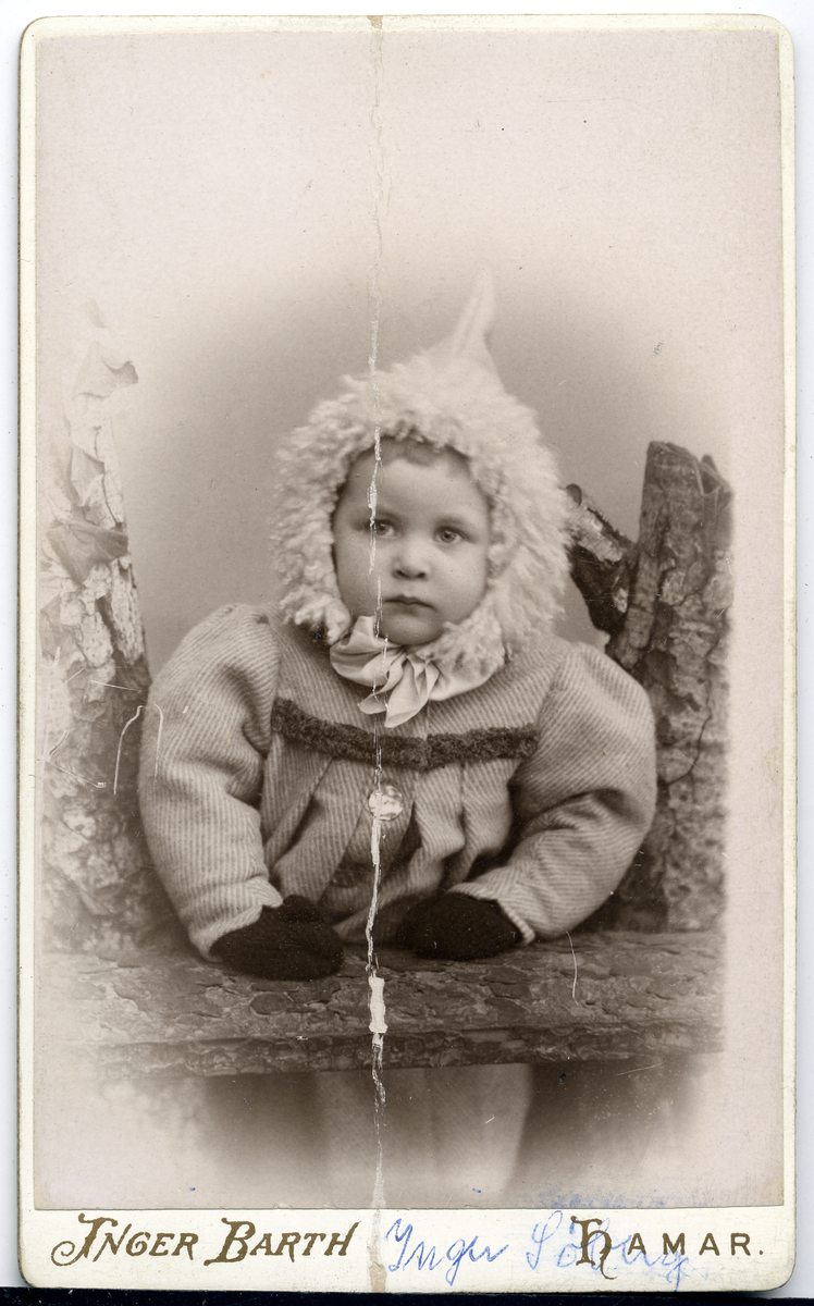Inger Søberg (småjente).
Bilde er fra fotoalbum GM.036888.