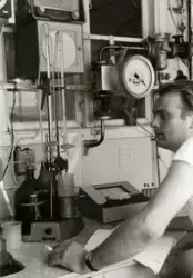 Sten Viljosson vid förmansplatsen i kontrollrummet på Götebo