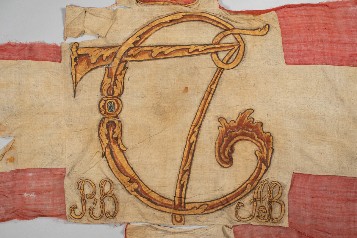 Dannebrog med kong Christian 7. (1749-1808) monogram og krone.