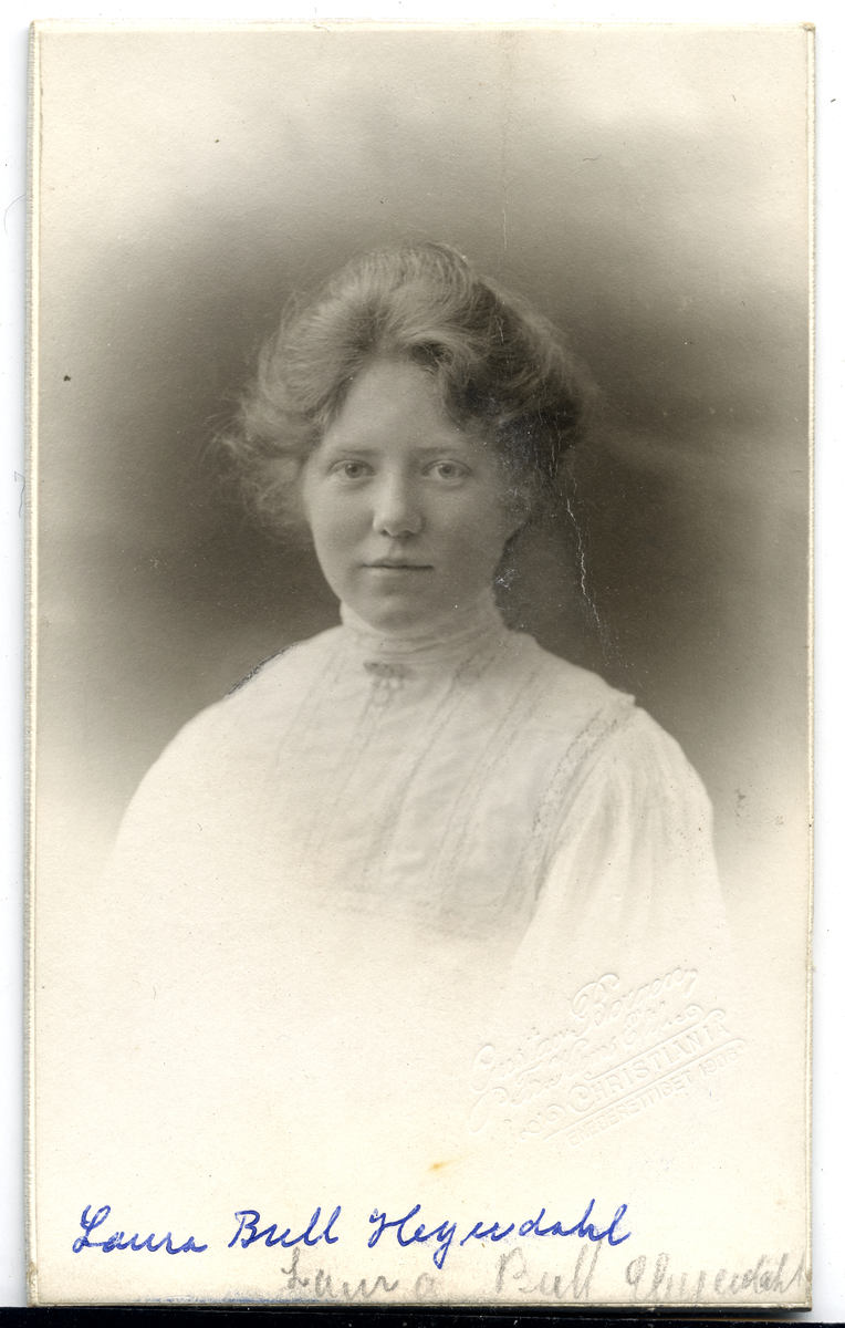Laura Bull Heyerdahl.
Bilde er fra fotoalbum GM.036888.