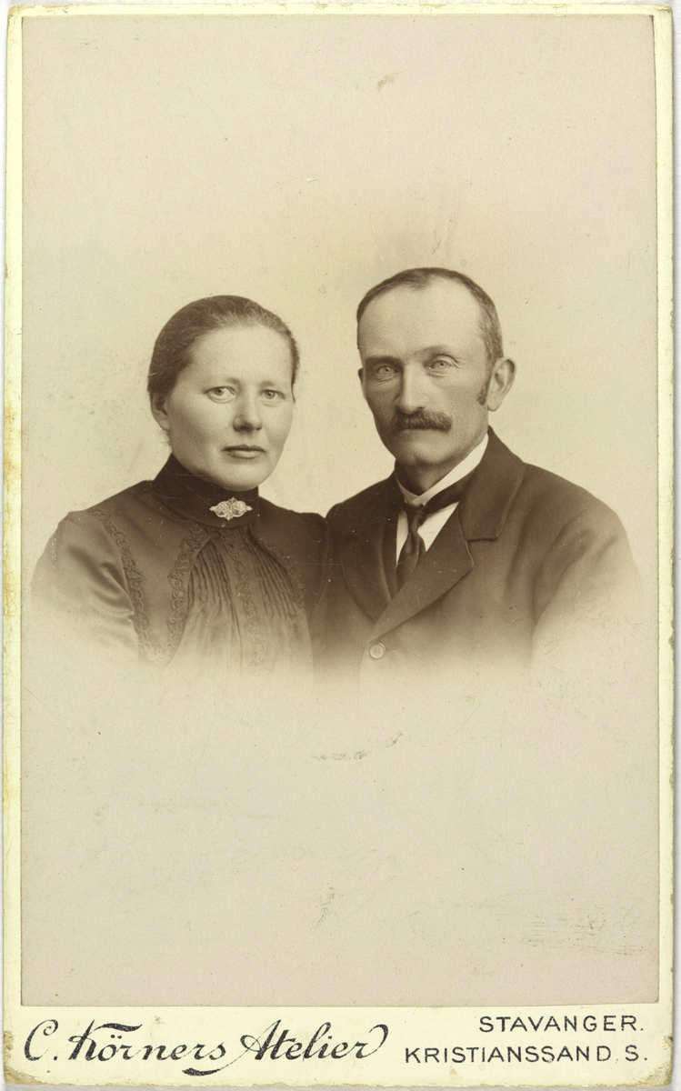 Atelierfoto av Berta og Andreas Salte.