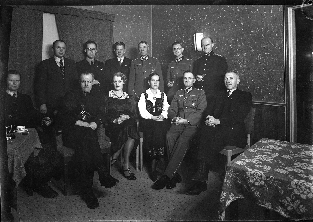 Restaurant Bjørnen i Fredrikstad 1941. Bestiller: Nasjonal Samling (NS), fest fotografert i Restaurant Bjørnen.