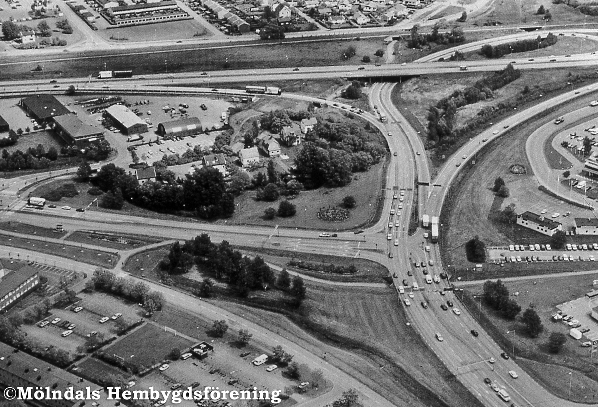 Åbromotet i Åbro, Mölndal, år 1994. Flygfotografi över motet innan det byggdes om. AF 10:7.