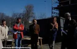 Presskonferens vid Papyrusvillorna, Privatvägen 7-9, i Forså