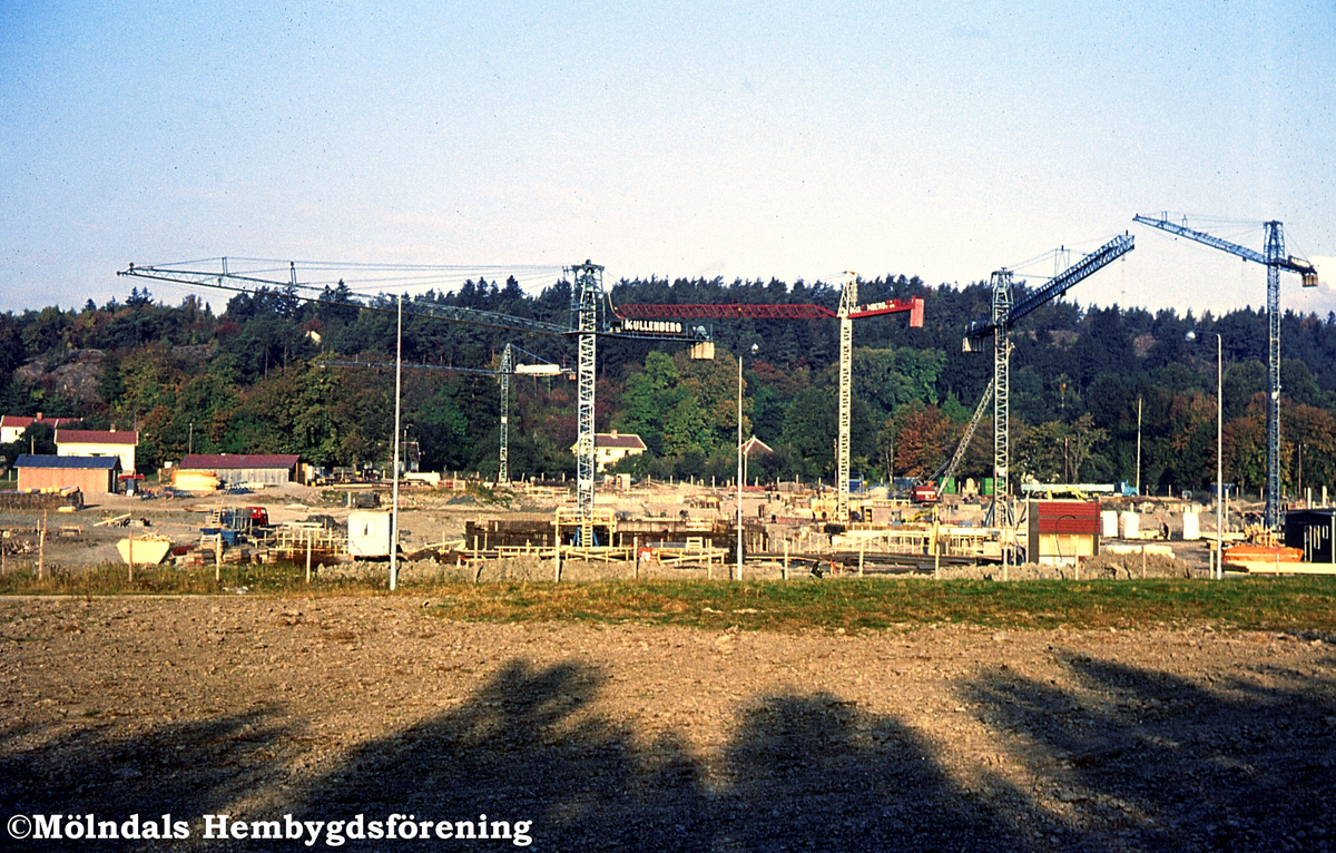 Byggnation av lärarhögskolan i Mölndal, år 1973-1974.