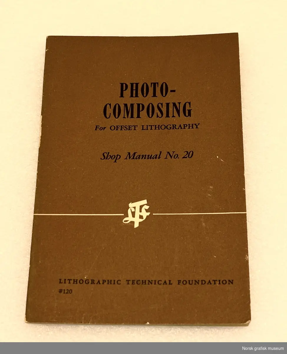 Brunt hefte: Photocomposing for Offset Lithography. 

Shop manual no. 20
Utgitt: Lithographic Technical Foundation, inc.
